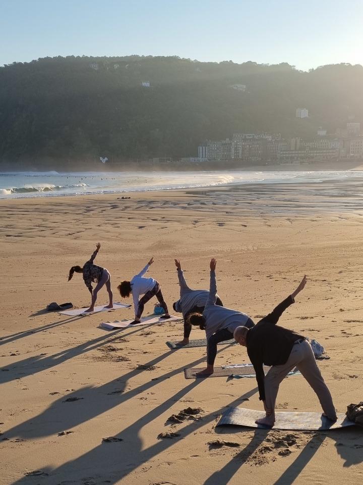 Yoga en la Playa de San Sebastián (sesiones privadas)